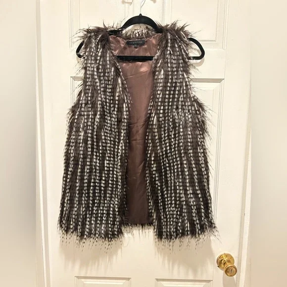Hot & Delicious Faux Fur Vest in Brown and Cream - Picture 1 of 3
